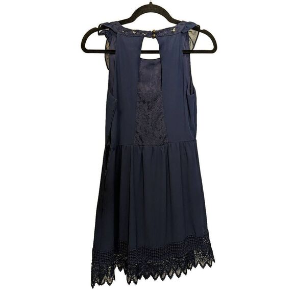Jolt Navy Blue Sleeveless Lace Dress with Button Closure on Back Women's Size Me - Picture 2 of 10